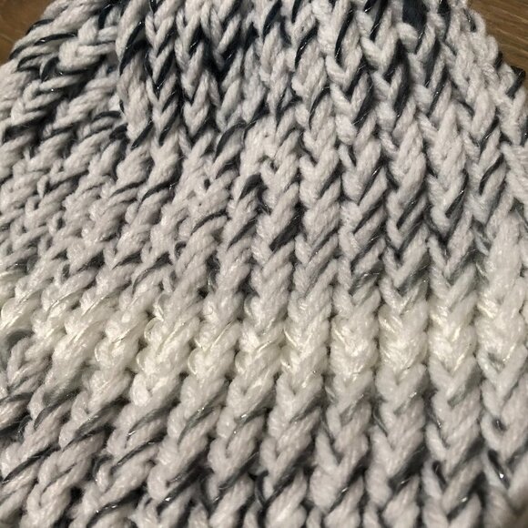 Hand Crafted Neutral Cozy Knit Toque with Pom-Pom in White + Grey Size OS - Picture 5 of 6